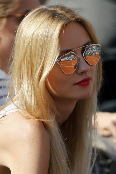 Il campo di gioco si riflette sugli occhiali di Ester Satorova, modella e fidanzata del cecoTomas Berdych impegnato nel match contro il connazionale Radek Stepanek (Reuters)